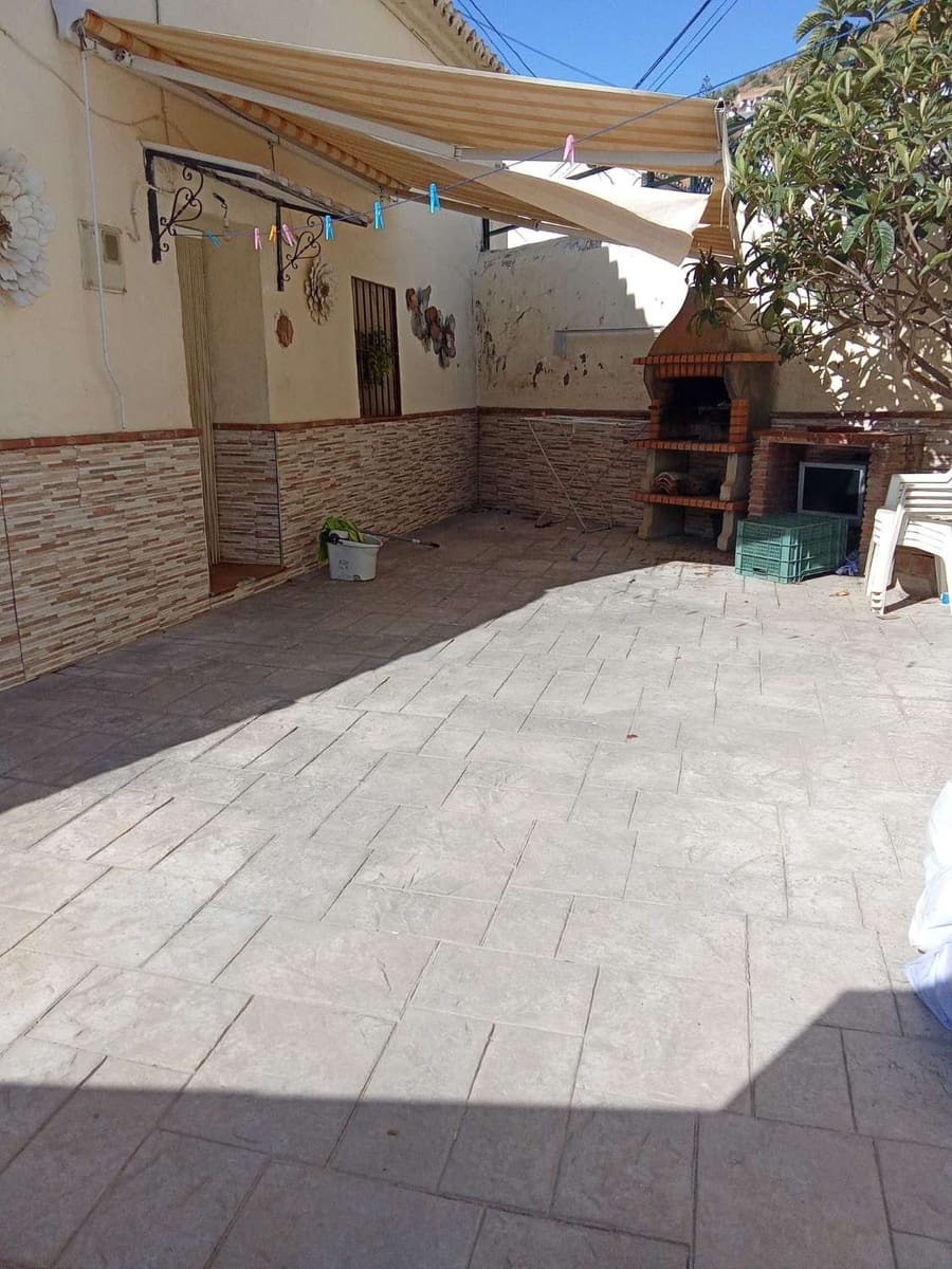 3 bedroom Townhouse for sale in Moclinejo - € 98,000 (Ref: 9848984)