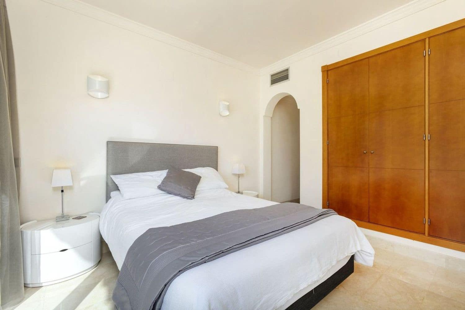 2 chambre Appartement à vendre à Nueva Andalucia avec piscine garage - 445 000 € (Ref: 10007131)