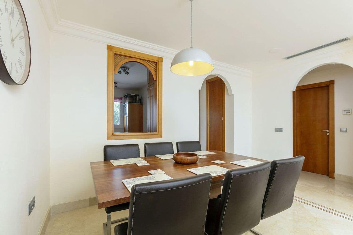 2 chambre Appartement à vendre à Nueva Andalucia avec piscine garage - 445 000 € (Ref: 10007131)