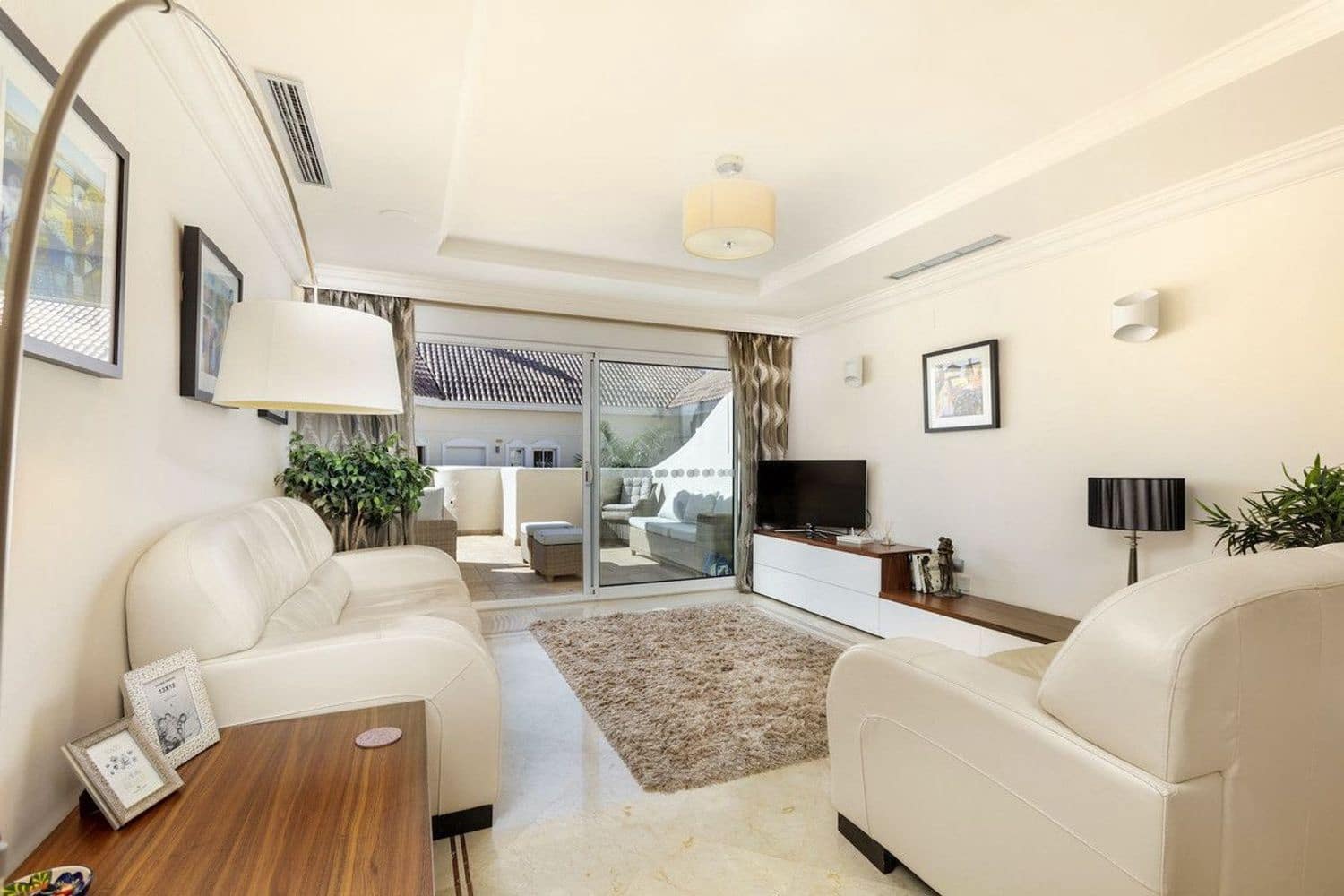 2 chambre Appartement à vendre à Nueva Andalucia avec piscine garage - 445 000 € (Ref: 10007131)