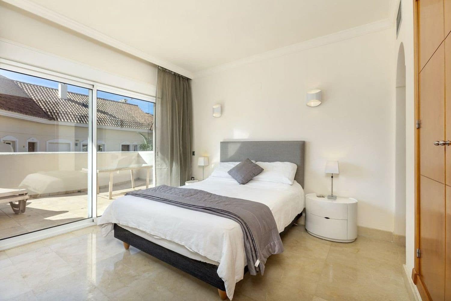 2 chambre Appartement à vendre à Nueva Andalucia avec piscine garage - 445 000 € (Ref: 10007131)