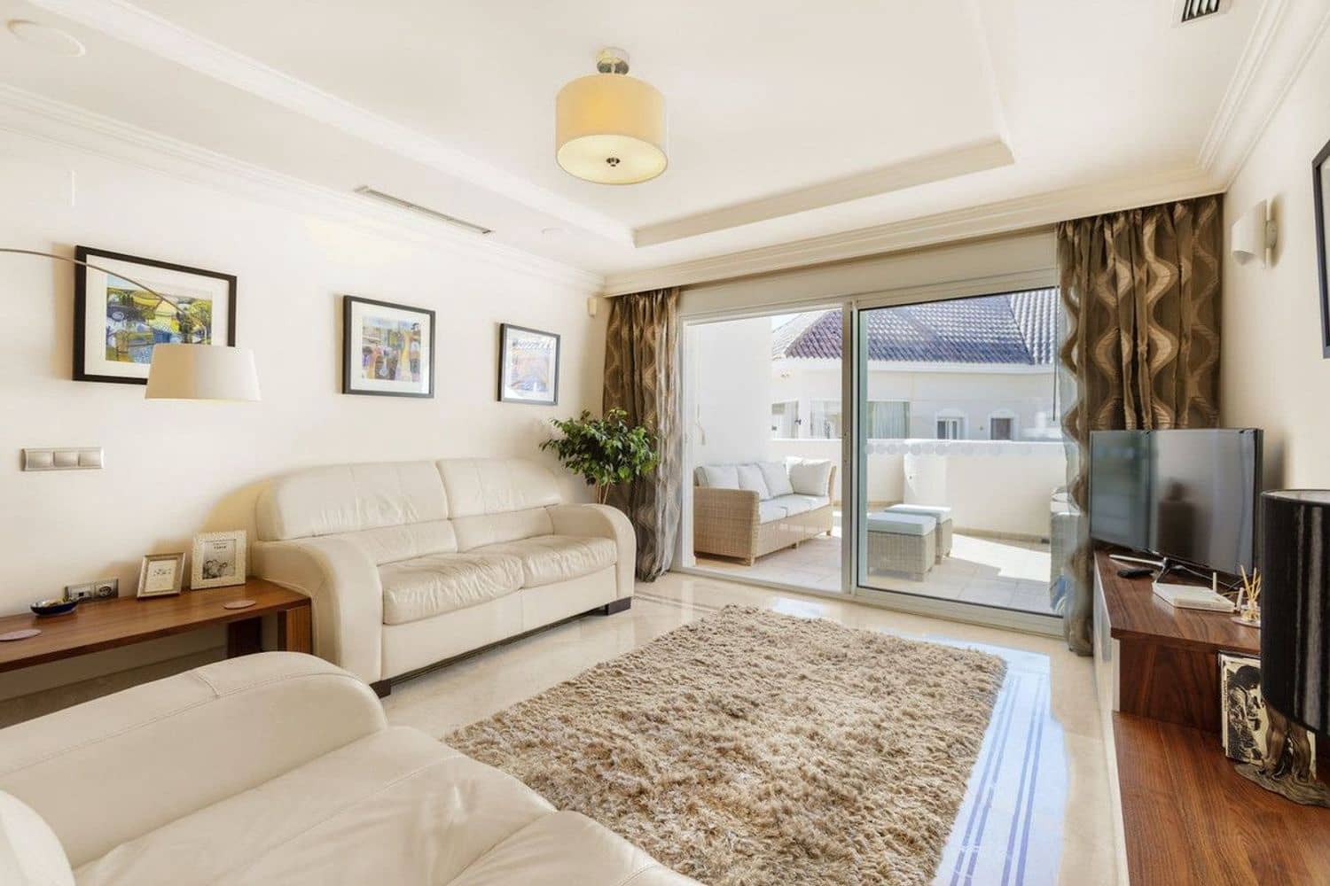 2 chambre Appartement à vendre à Nueva Andalucia avec piscine garage - 445 000 € (Ref: 10007131)