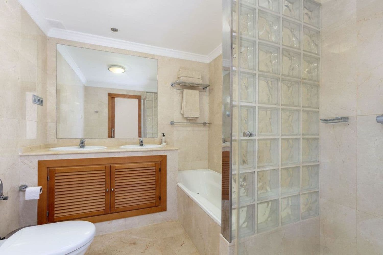 2 chambre Appartement à vendre à Nueva Andalucia avec piscine garage - 445 000 € (Ref: 10007131)