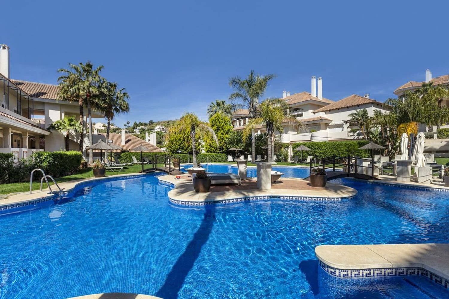 2 chambre Appartement à vendre à Nueva Andalucia avec piscine garage - 445 000 € (Ref: 10007131)