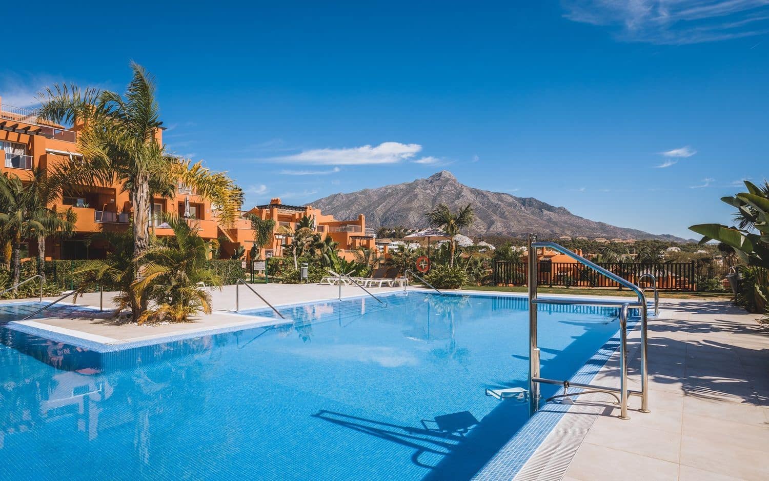 Apartamento de 3 habitaciones en Nueva Andalucia en venta con piscina garaje - 750.000 € (Ref: 10020073)
