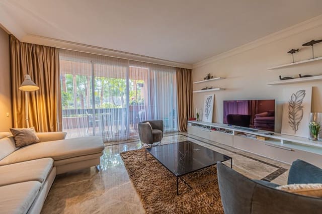Apartamento de 3 habitaciones en Los Naranjos, Marbella en venta con piscina garaje - 750.000 € (Ref: 10020073)