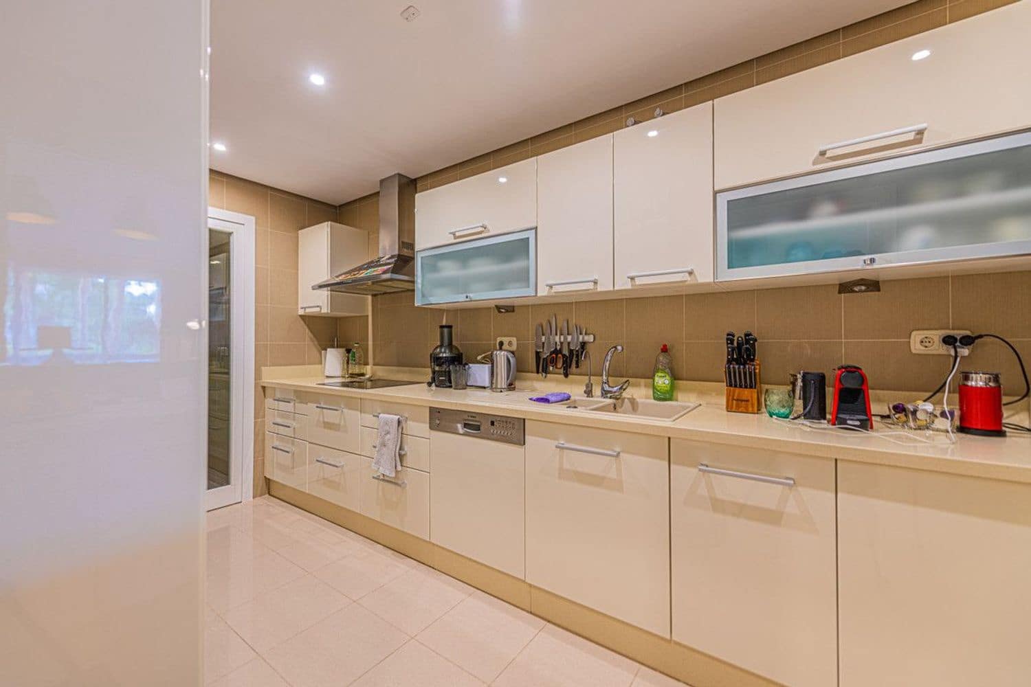 Apartamento de 3 habitaciones en Nueva Andalucia en venta con piscina garaje - 750.000 € (Ref: 10020073)
