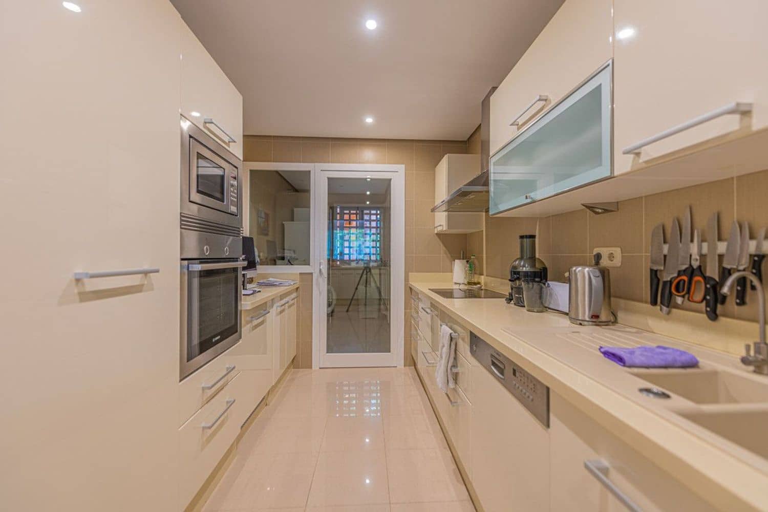 Apartamento de 3 habitaciones en Nueva Andalucia en venta con piscina garaje - 750.000 € (Ref: 10020073)