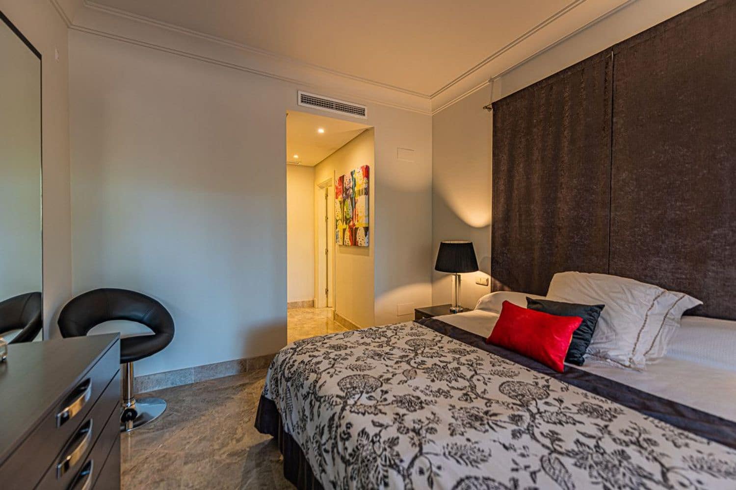 Apartamento de 3 habitaciones en Nueva Andalucia en venta con piscina garaje - 750.000 € (Ref: 10020073)