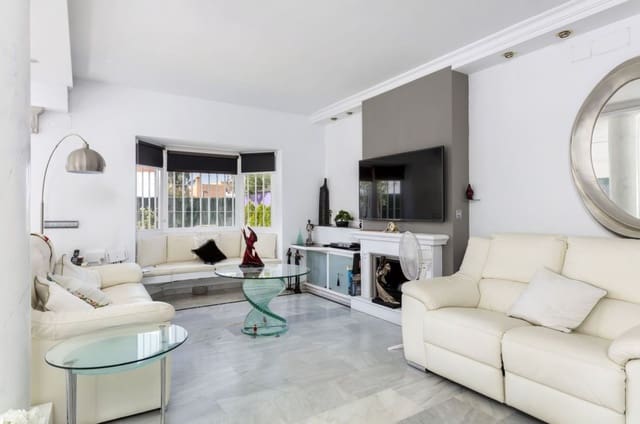4 soveværelse Villa til salg i Atalaya-Isdabe, Estepona med swimmingpool garage - € 995.000 (Ref: 10037803)