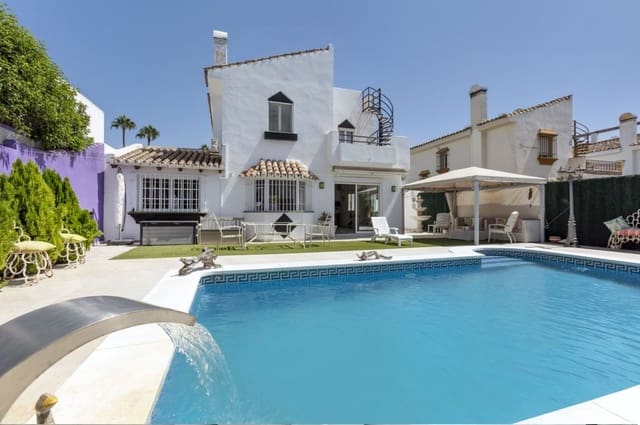 4 soveværelse Villa til salg i Atalaya-Isdabe, Estepona med swimmingpool garage - € 995.000 (Ref: 10037803)
