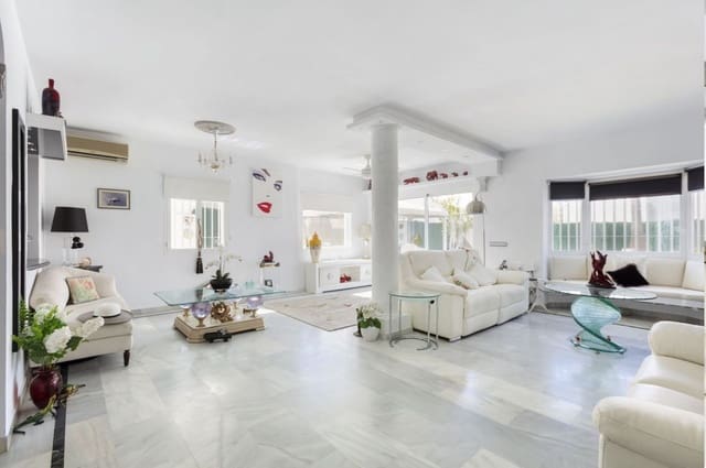 4 soveværelse Villa til salg i Atalaya-Isdabe, Estepona med swimmingpool garage - € 995.000 (Ref: 10037803)