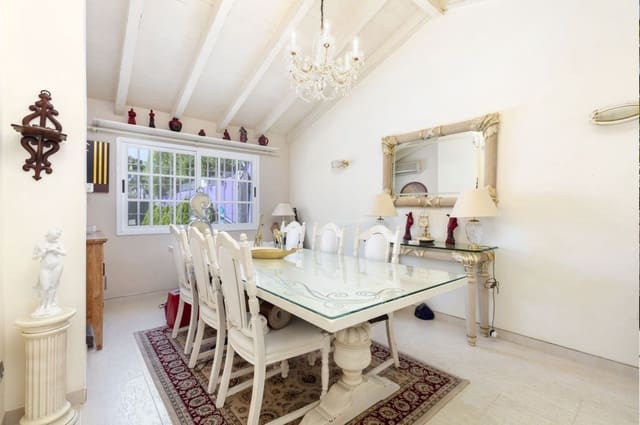 4 soveværelse Villa til salg i Atalaya-Isdabe, Estepona med swimmingpool garage - € 995.000 (Ref: 10037803)