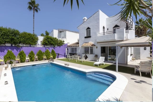 4 soveværelse Villa til salg i Atalaya-Isdabe, Estepona med swimmingpool garage - € 995.000 (Ref: 10037803)