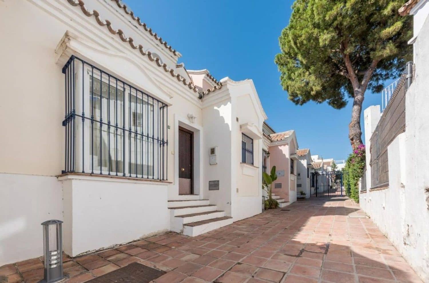 3 chambre Maison de Ville à vendre à Nueva Andalucia avec piscine garage - 599 000 € (Ref: 10049928)