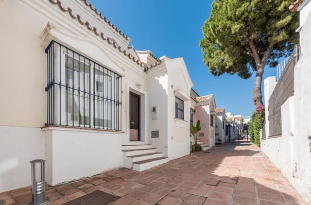 3 chambre Maison de Ville à vendre à Las Brisas, Marbella avec piscine garage - 599 000 € (Ref: 10049928)