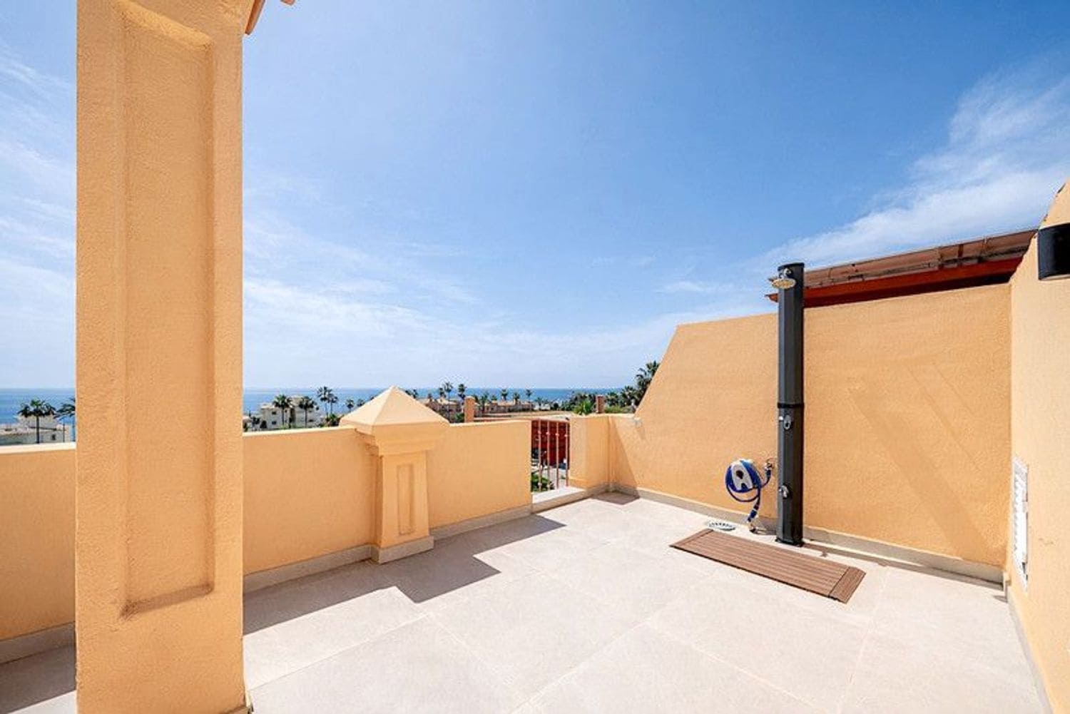 3 soveværelse Byhus til salg i Estepona med swimmingpool garage - € 599.000 (Ref: 10057909)