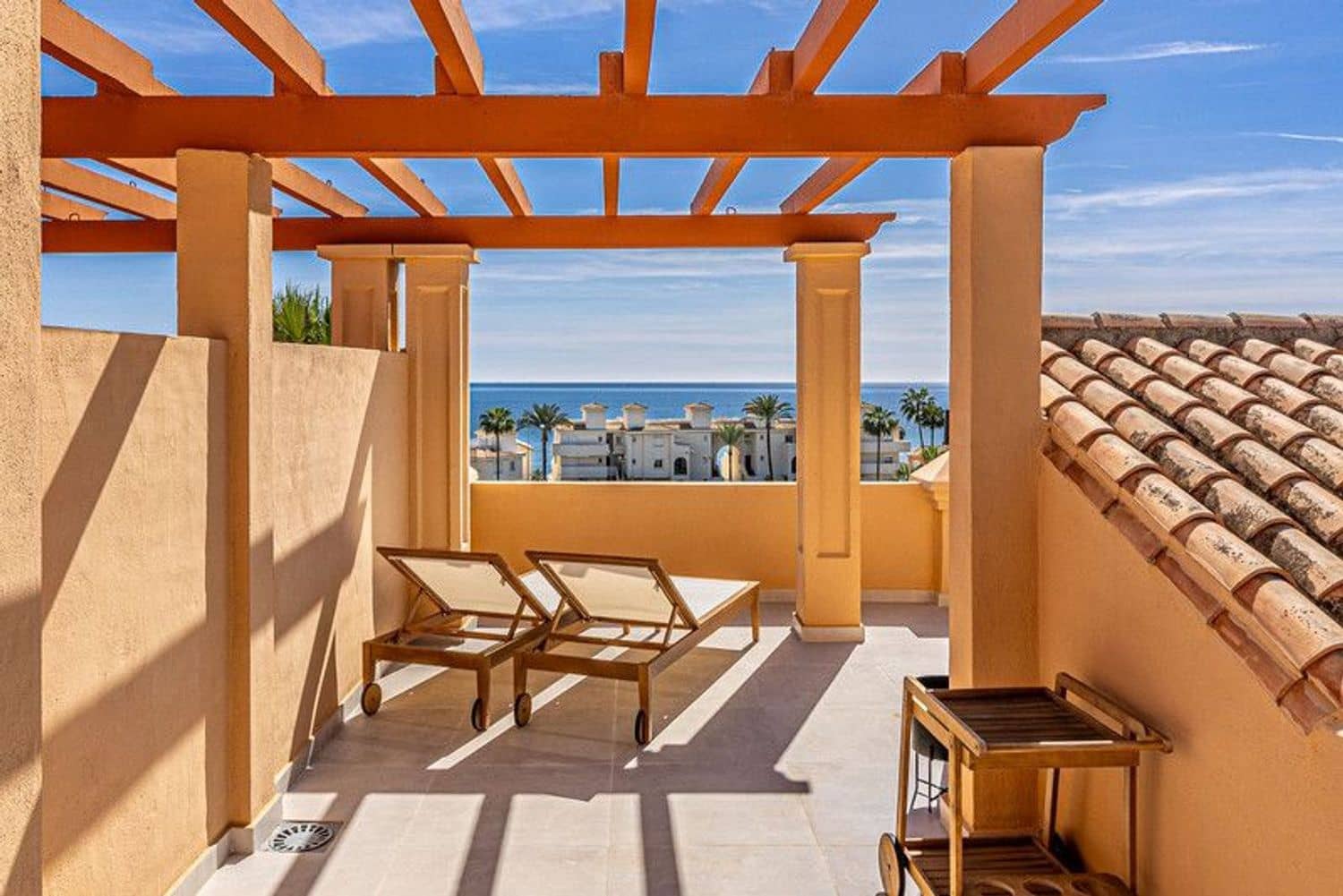 3 soveværelse Byhus til salg i Estepona med swimmingpool garage - € 599.000 (Ref: 10057909)