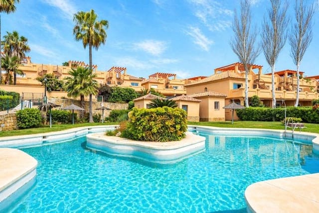 3 soveværelse Byhus til salg i Buenas Noches, Estepona med swimmingpool garage - € 599.000 (Ref: 10057909)