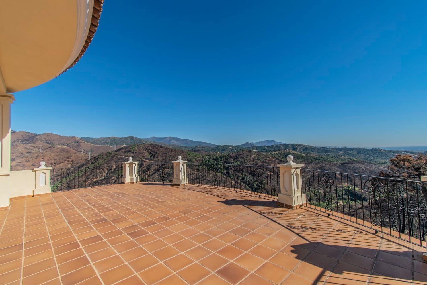 7 soveværelse Villa til salg i Estepona med swimmingpool garage - € 2.100.000 (Ref: 10057910)
