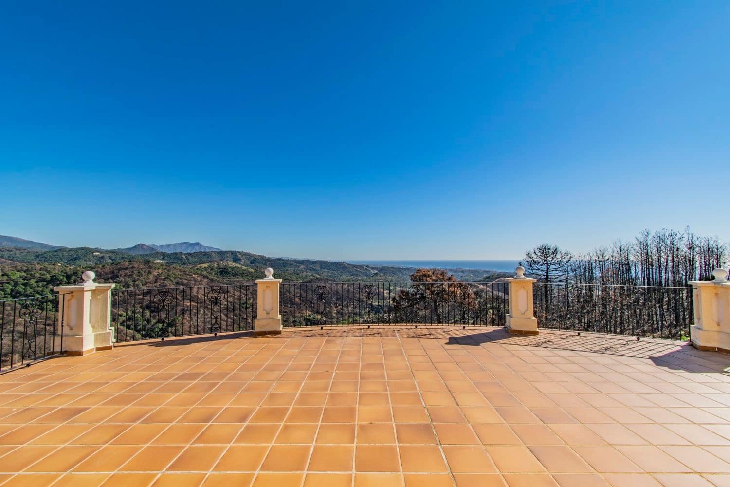 7 soveværelse Villa til salg i Estepona med swimmingpool garage - € 2.100.000 (Ref: 10057910)
