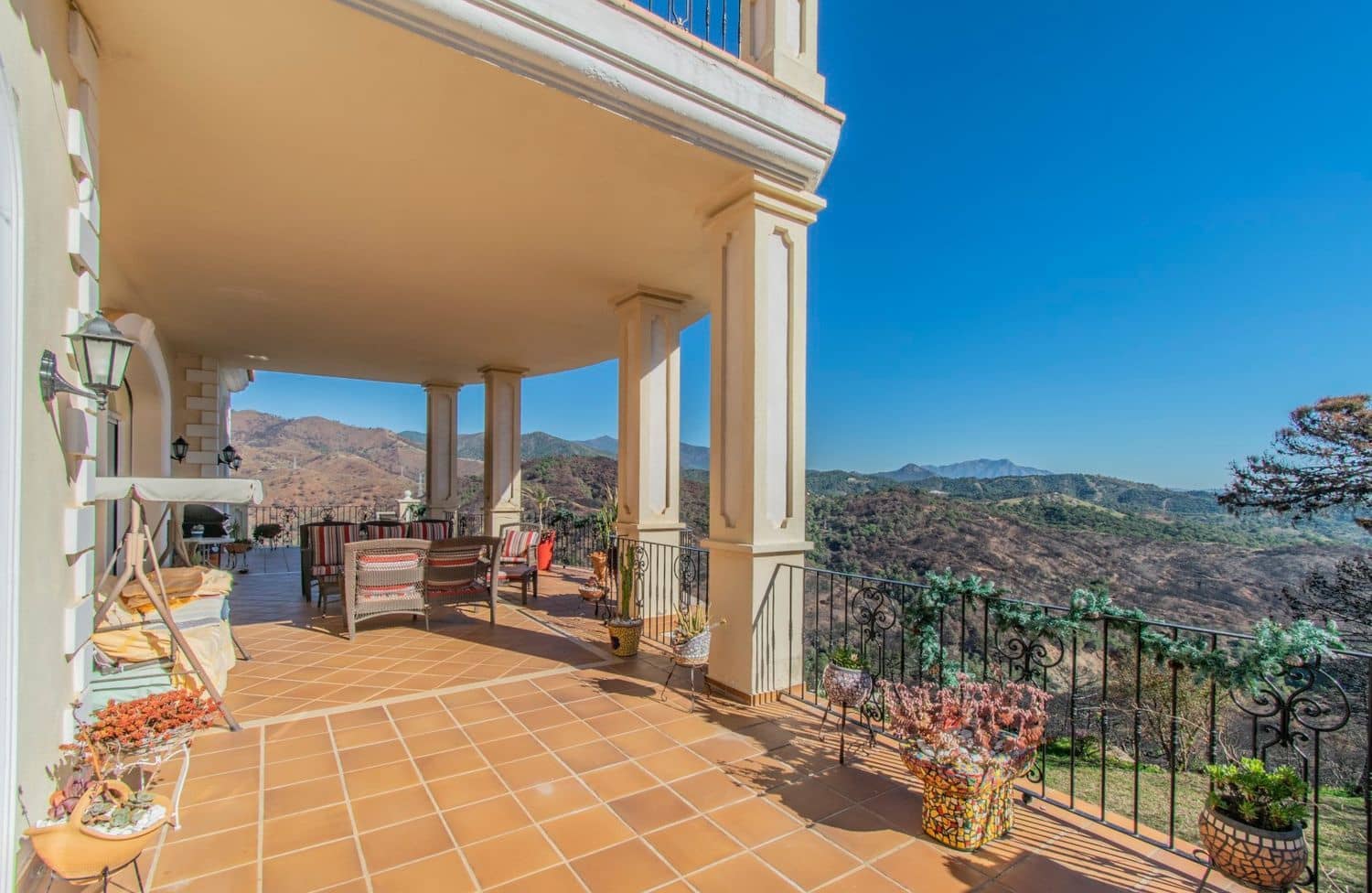 7 soveværelse Villa til salg i Estepona med swimmingpool garage - € 2.100.000 (Ref: 10057910)