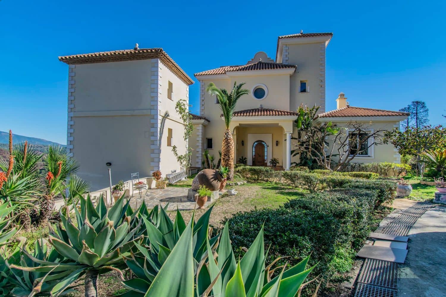7 soveværelse Villa til salg i Estepona med swimmingpool garage - € 2.100.000 (Ref: 10057910)