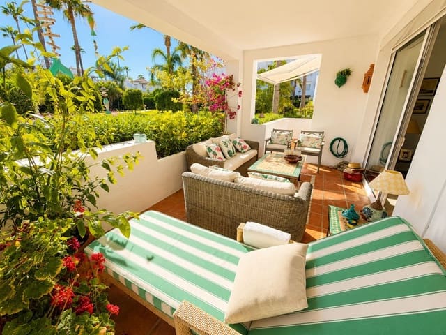 Apartamento de 3 habitaciones en Villacana - Costalita - Saladillo, Estepona en venta con piscina garaje - 799.000 € (Ref: 10070337)