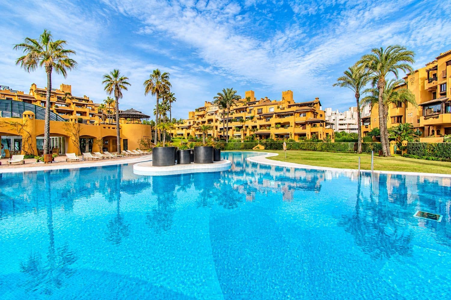3 sovrum Lägenhet till salu i New Golden Mile med pool garage - 2 485 000 € (Ref: 10070338)