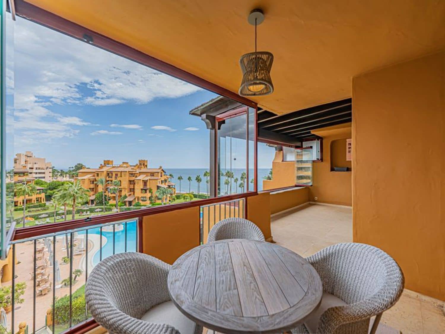 3 sovrum Lägenhet till salu i New Golden Mile med pool garage - 2 485 000 € (Ref: 10070338)