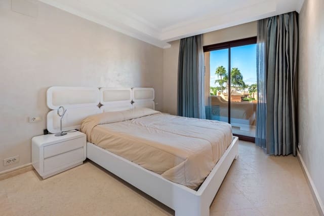 3 soveværelse Lejlighed til salg i El Padrón, Estepona med swimmingpool garage - € 2.275.000 (Ref: 10070338)