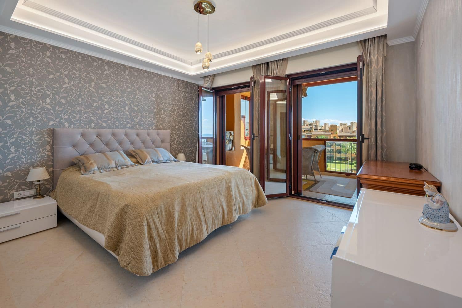3 bedroom Apartment for sale in New Golden Mile with pool garage - € 2,275,000 (Ref: 10070338)
