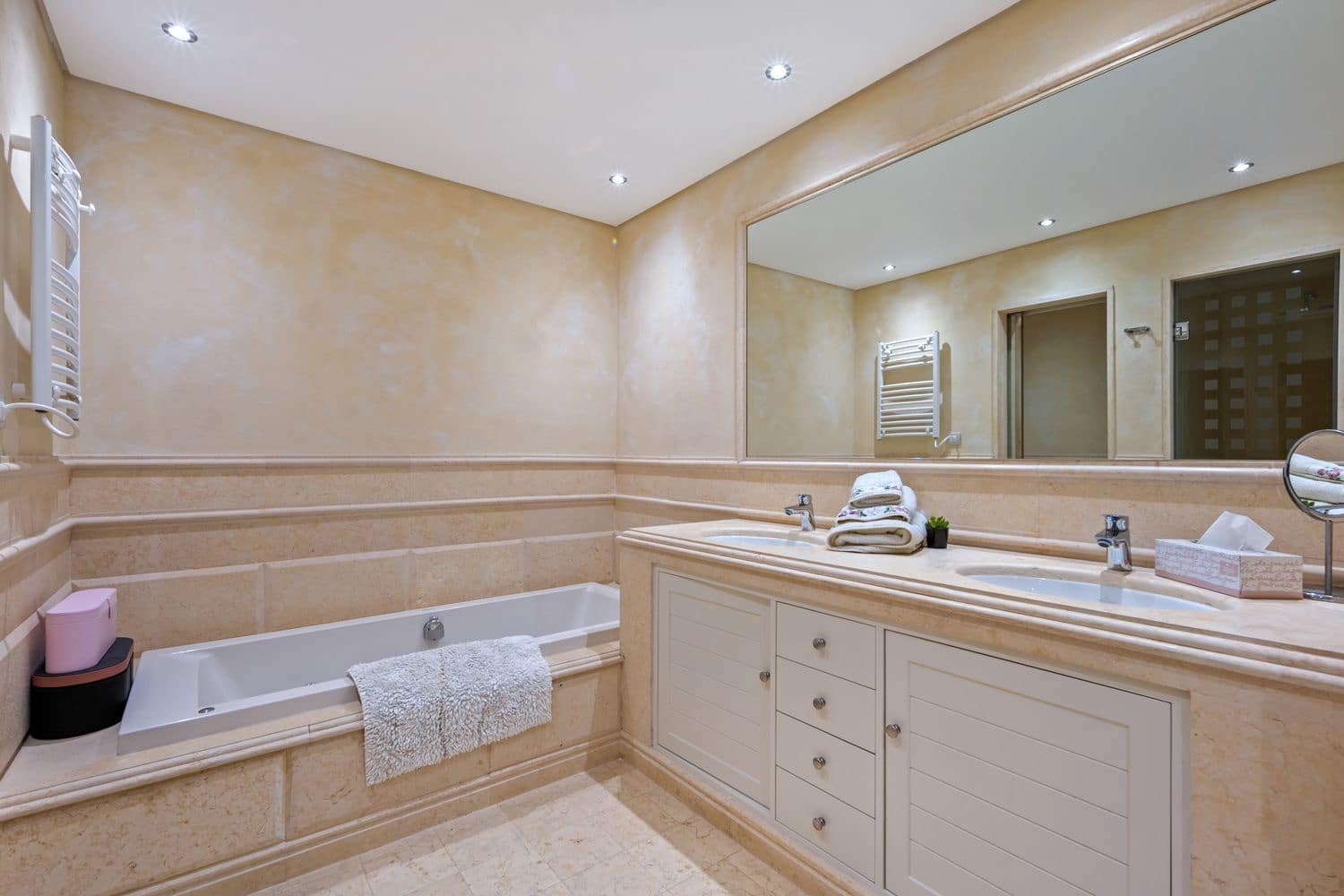 3 bedroom Apartment for sale in New Golden Mile with pool garage - € 2,275,000 (Ref: 10070338)
