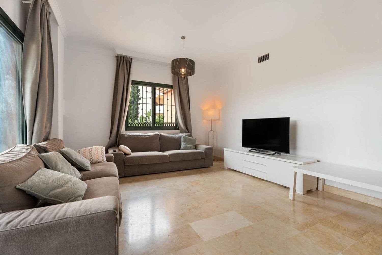 3 slaapkamer Appartement te koop in Santa Maria Golf met zwembad garage - € 350.000 (Ref: 10070340)