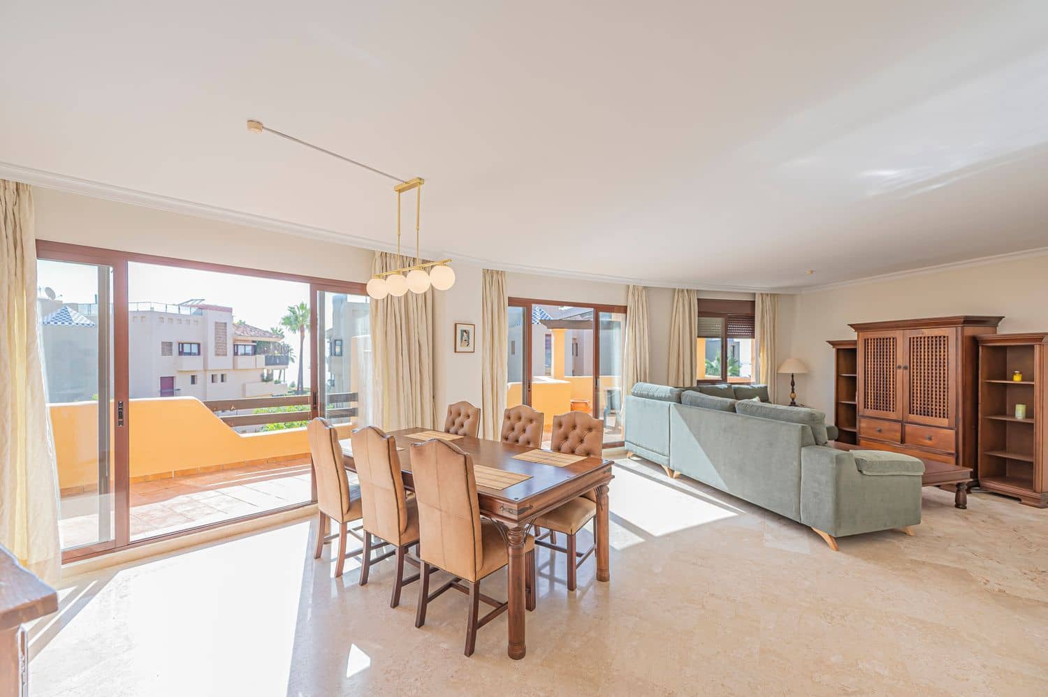 Apartamento de 3 habitaciones en New Golden Mile en venta con piscina garaje - 850.000 € (Ref: 10070342)
