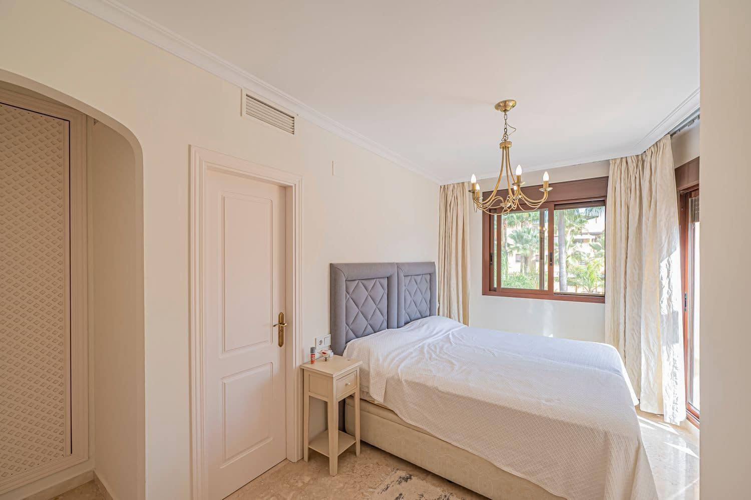 Apartamento de 3 habitaciones en New Golden Mile en venta con piscina garaje - 850.000 € (Ref: 10070342)