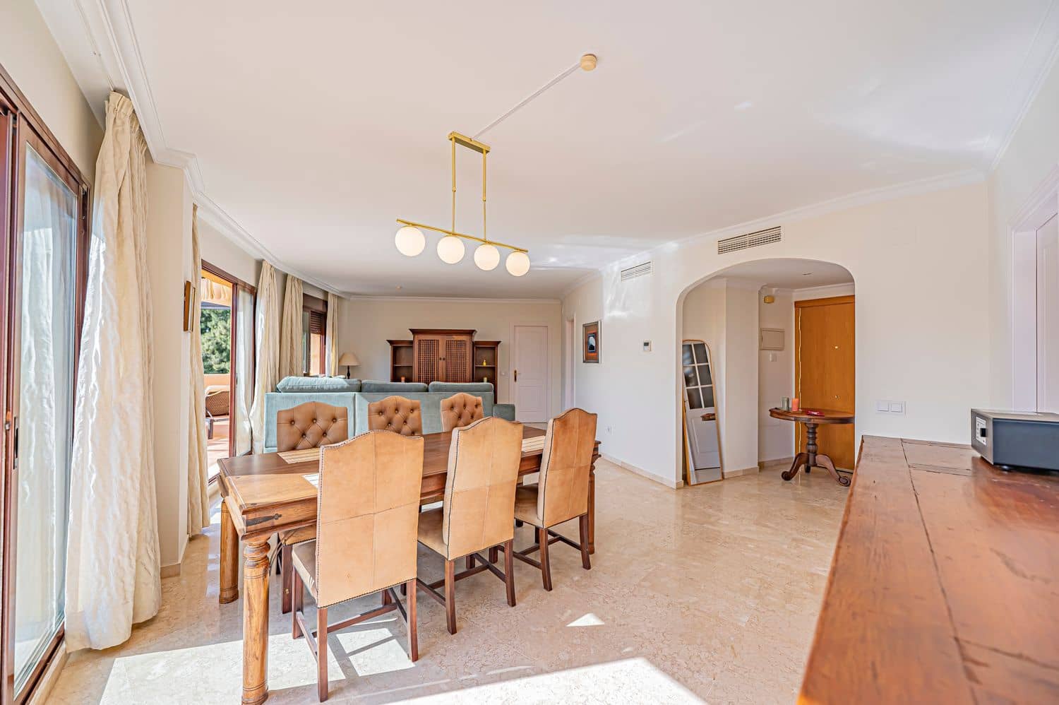 Apartamento de 3 habitaciones en New Golden Mile en venta con piscina garaje - 850.000 € (Ref: 10070342)