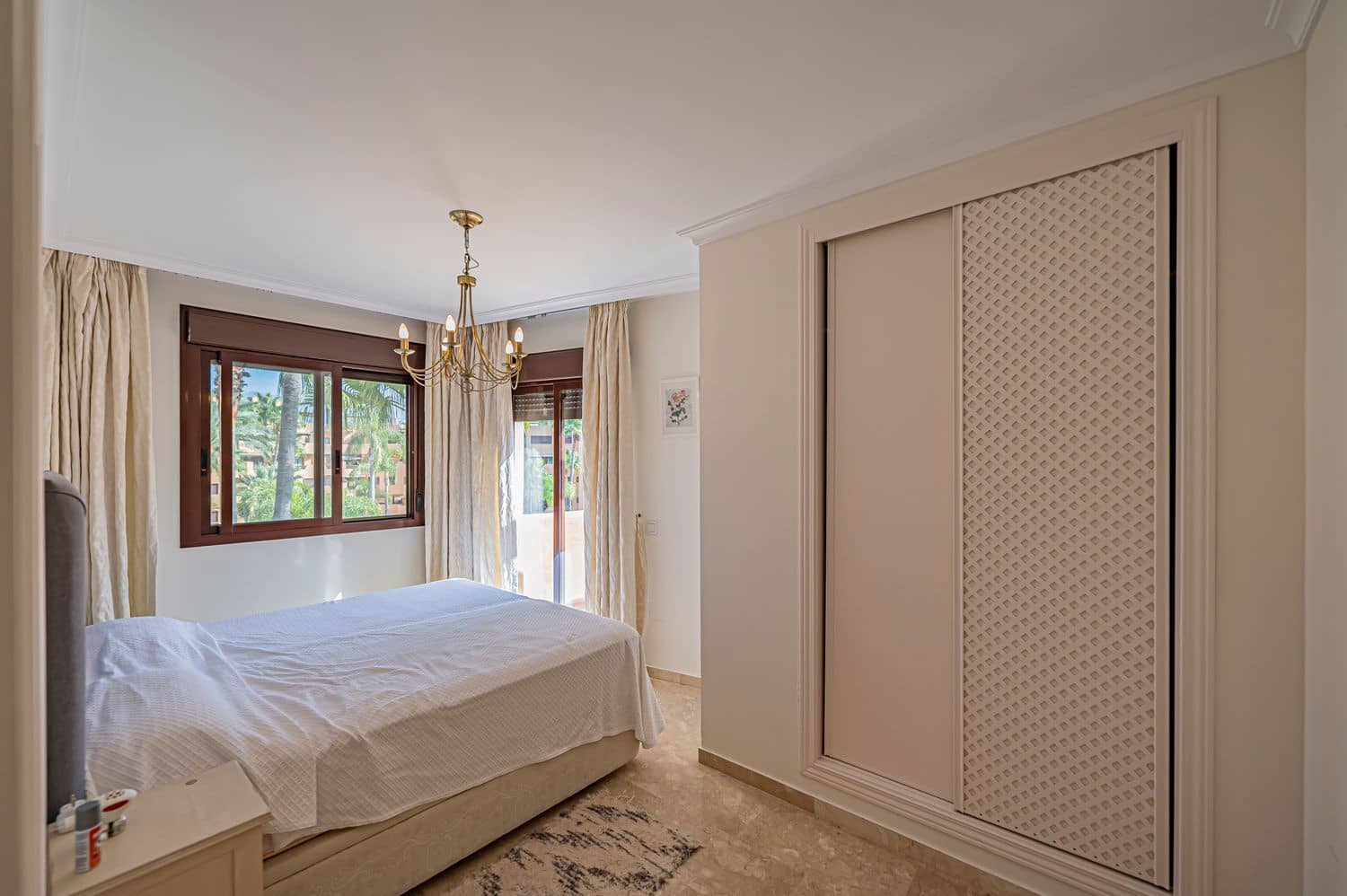 Apartamento de 3 habitaciones en New Golden Mile en venta con piscina garaje - 850.000 € (Ref: 10070342)