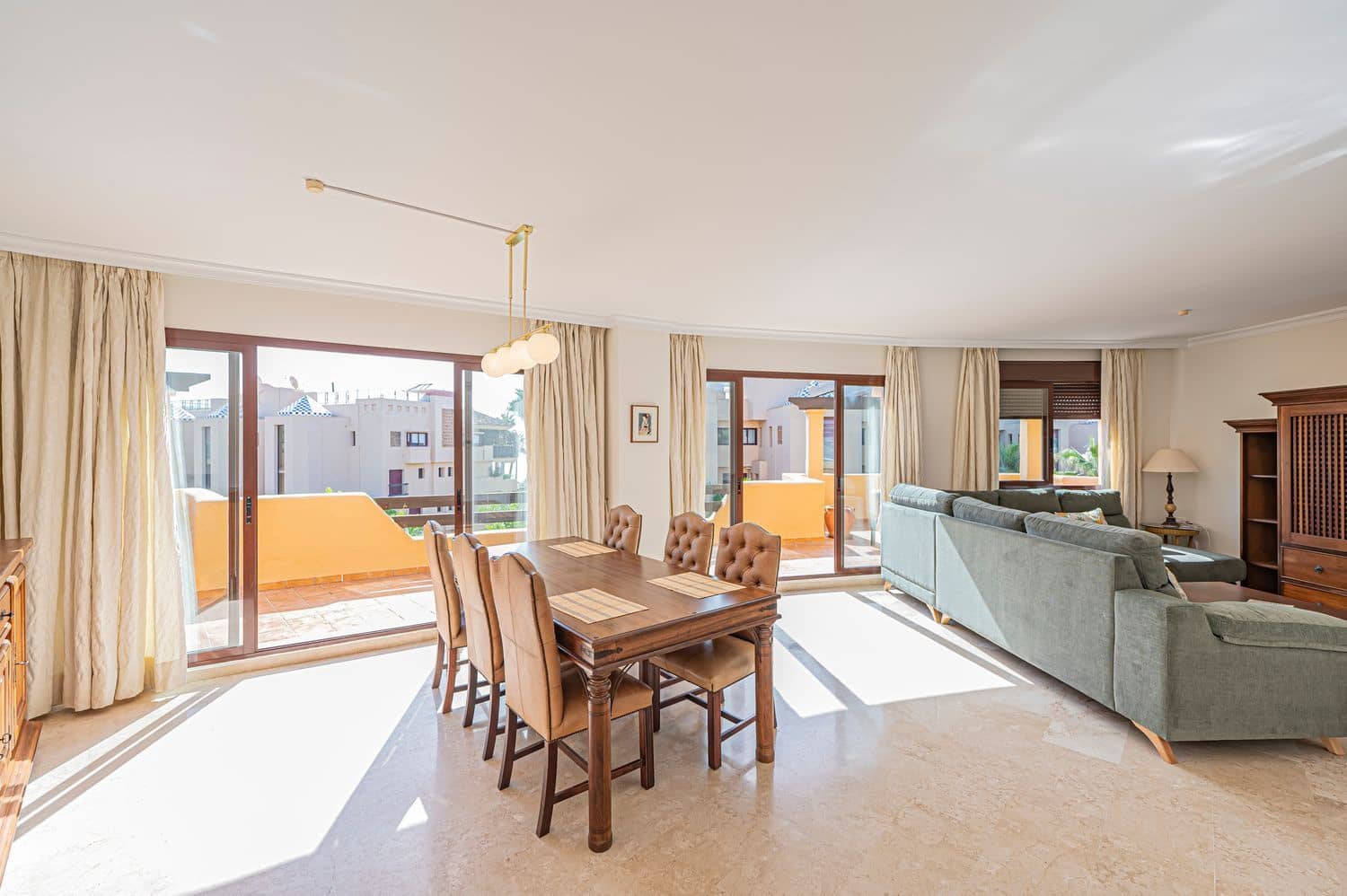 Apartamento de 3 habitaciones en New Golden Mile en venta con piscina garaje - 850.000 € (Ref: 10070342)