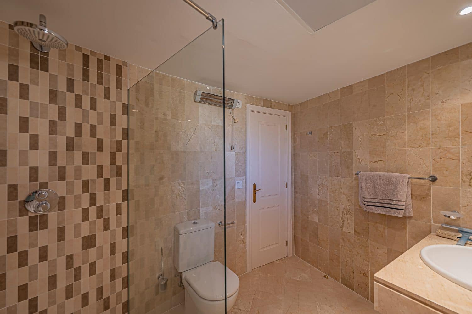 Apartamento de 3 habitaciones en New Golden Mile en venta con piscina garaje - 850.000 € (Ref: 10070342)