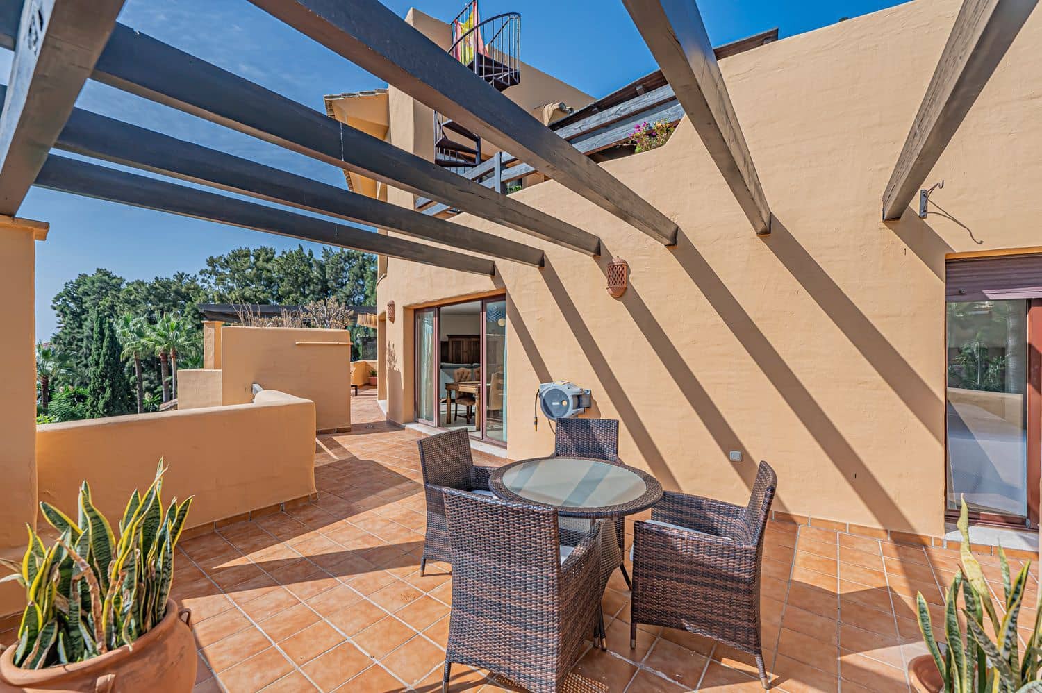 Apartamento de 3 habitaciones en New Golden Mile en venta con piscina garaje - 850.000 € (Ref: 10070342)