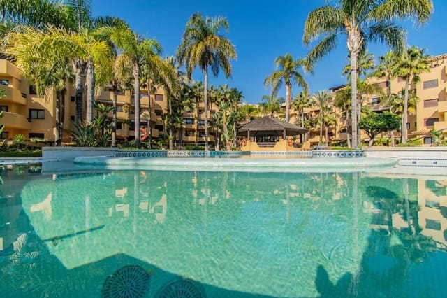 Apartamento de 3 habitaciones en Villacana - Costalita - Saladillo, Estepona en venta con piscina garaje - 850.000 € (Ref: 10070342)
