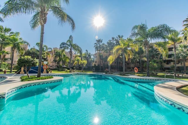 Apartamento de 3 habitaciones en Villacana - Costalita - Saladillo, Estepona en venta con piscina garaje - 850.000 € (Ref: 10070342)