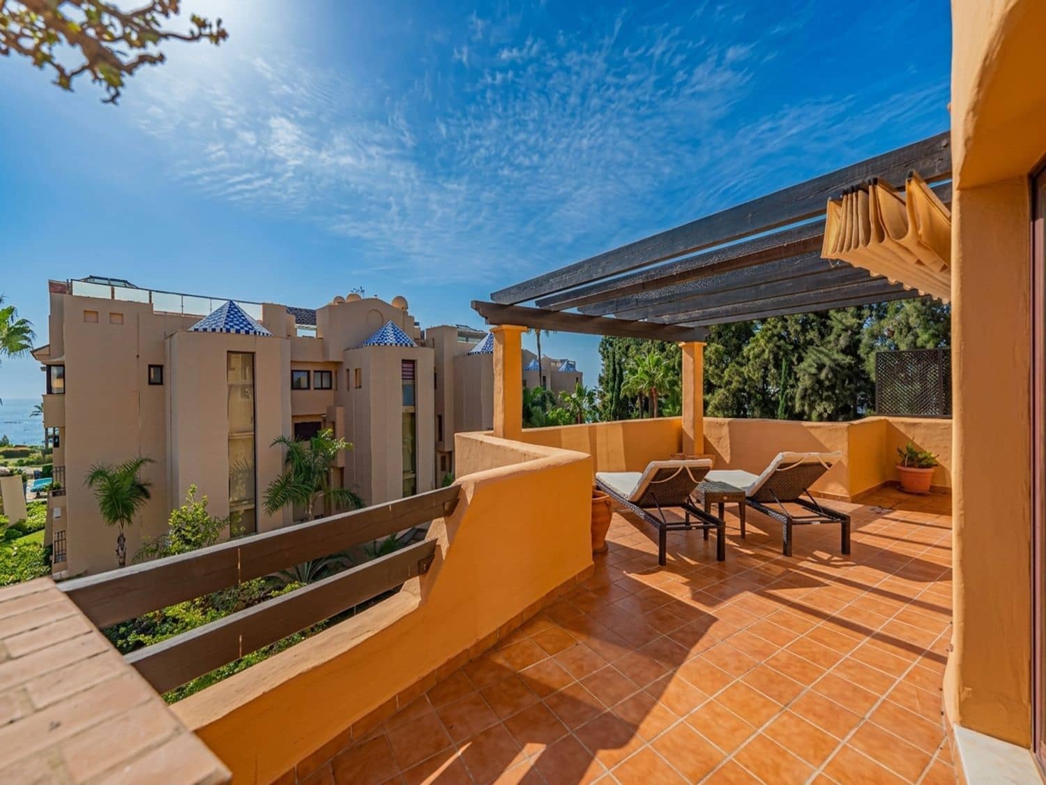 Apartamento de 3 habitaciones en New Golden Mile en venta con piscina garaje - 850.000 € (Ref: 10070342)