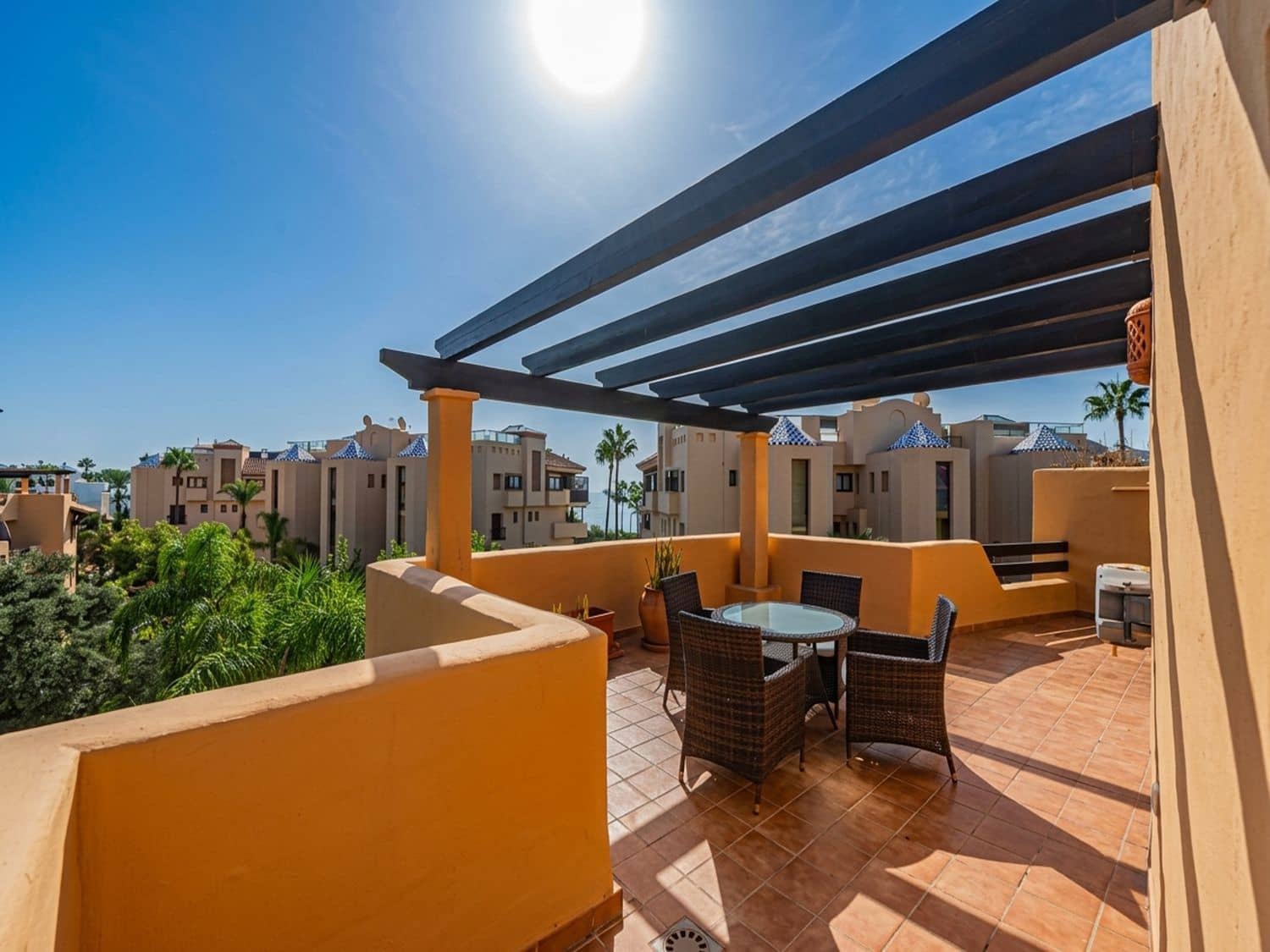 Apartamento de 3 habitaciones en New Golden Mile en venta con piscina garaje - 850.000 € (Ref: 10070342)