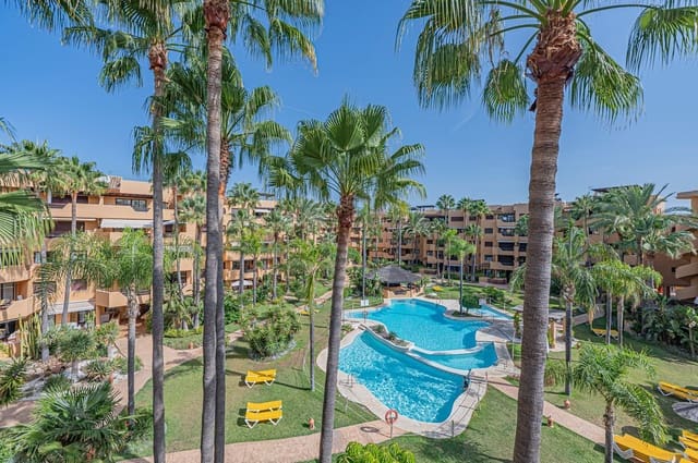 Apartamento de 3 habitaciones en Villacana - Costalita - Saladillo, Estepona en venta con piscina garaje - 850.000 € (Ref: 10070342)