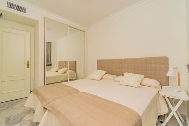 Apartamento de 2 habitaciones en La Dama de Noche - La Alzambra, Marbella en venta con piscina garaje - 429.000 € (Ref: 10070343)