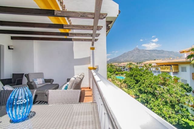 Apartamento de 2 habitaciones en La Dama de Noche - La Alzambra, Marbella en venta con piscina garaje - 429.000 € (Ref: 10070343)