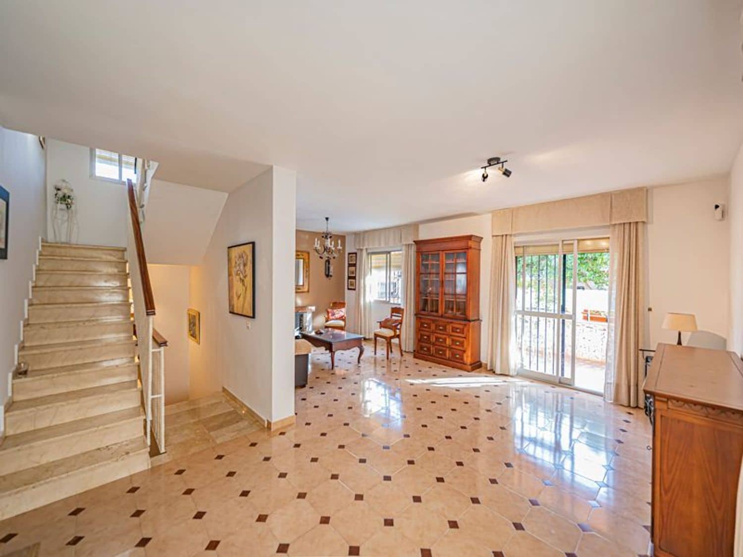 5 soverom Villa til salgs i Marbella med svømmebasseng garasje - € 999 900 (Ref: 10070344)