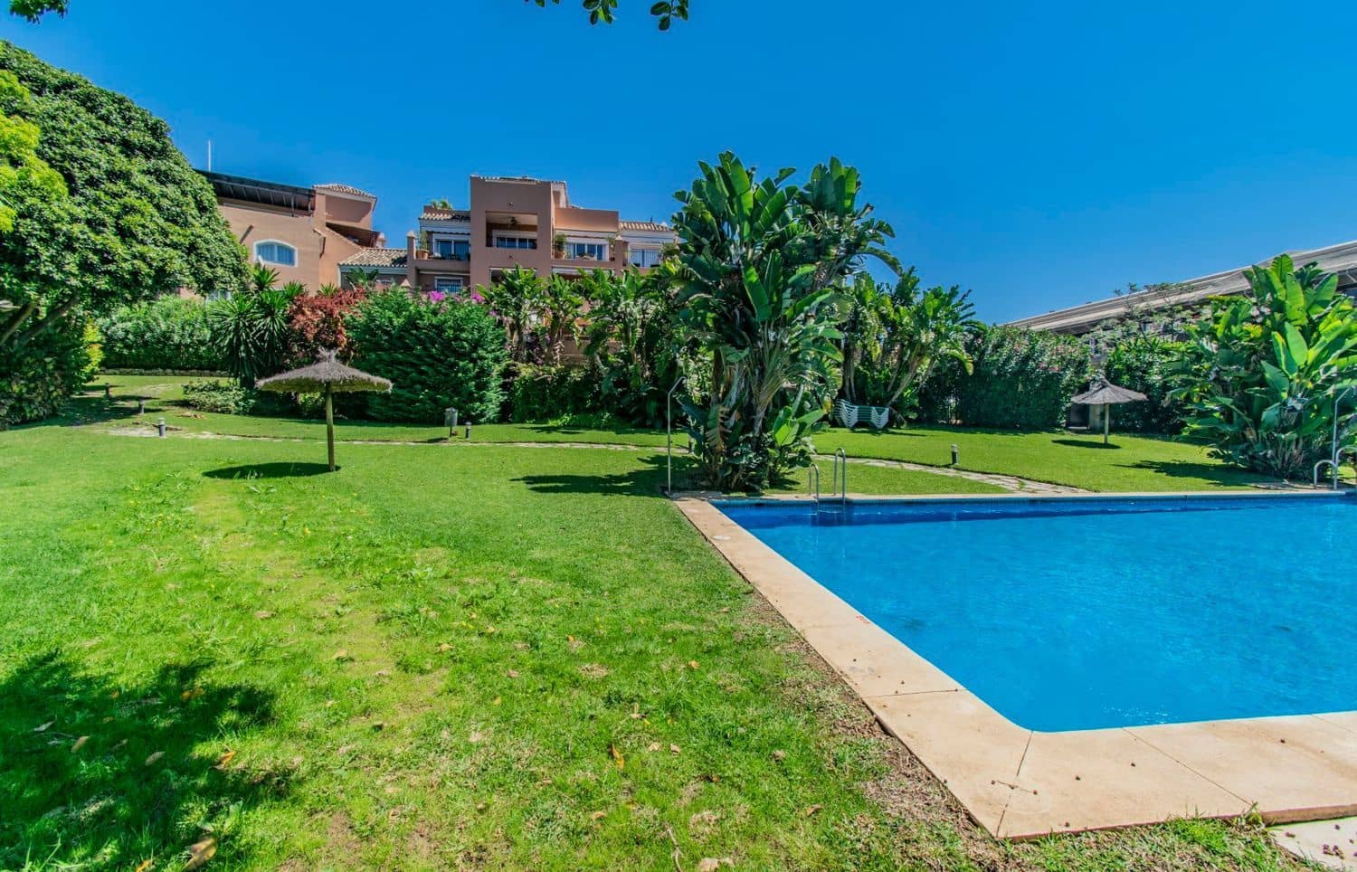 3 sypialnia Apartament na sprzedaż w San Pedro de Alcantara z basenem garażem - 550 000 € (Ref: 10080296)